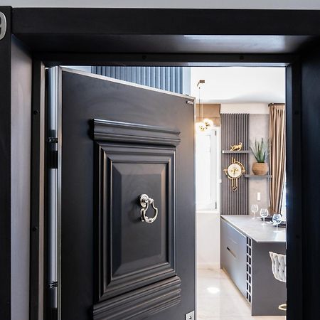Fashion Stay-Valentino Apartment - By Openhouse Giroc Exterior foto