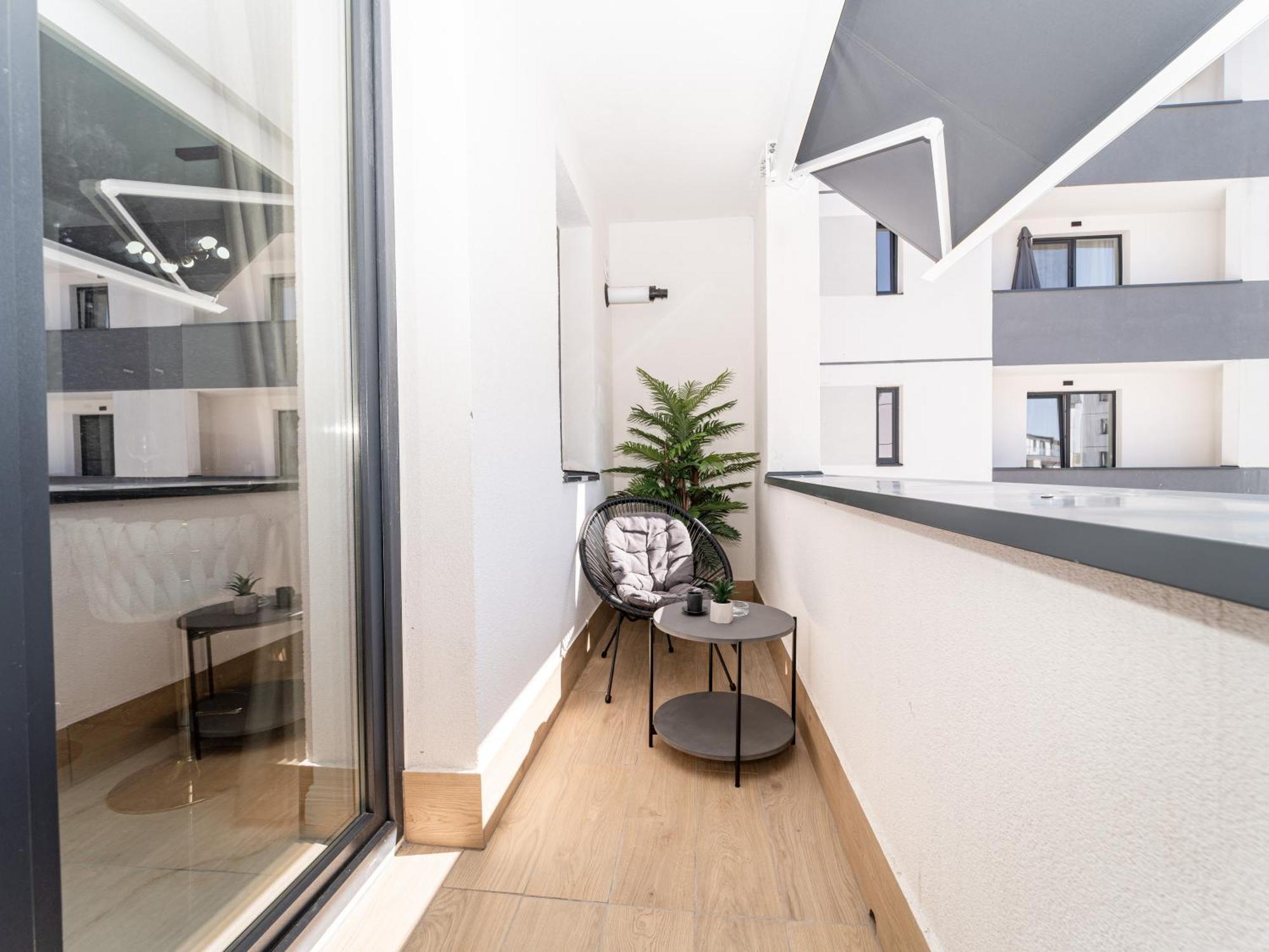 Fashion Stay-Valentino Apartment - By Openhouse Giroc Exterior foto